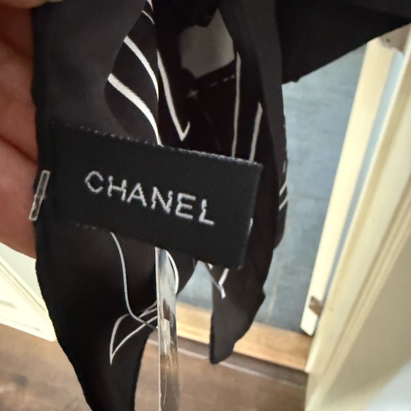 Black and White logo top - Picture 5 of 10